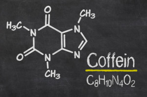 Schiefertafel mit der chemischen Formel von Coffein